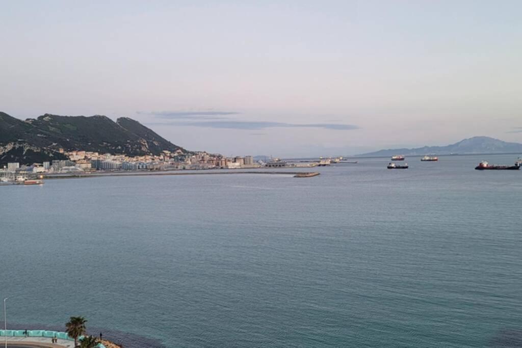 Charming Colonial Flat In Historic Building Appartement Gibraltar Buitenkant foto