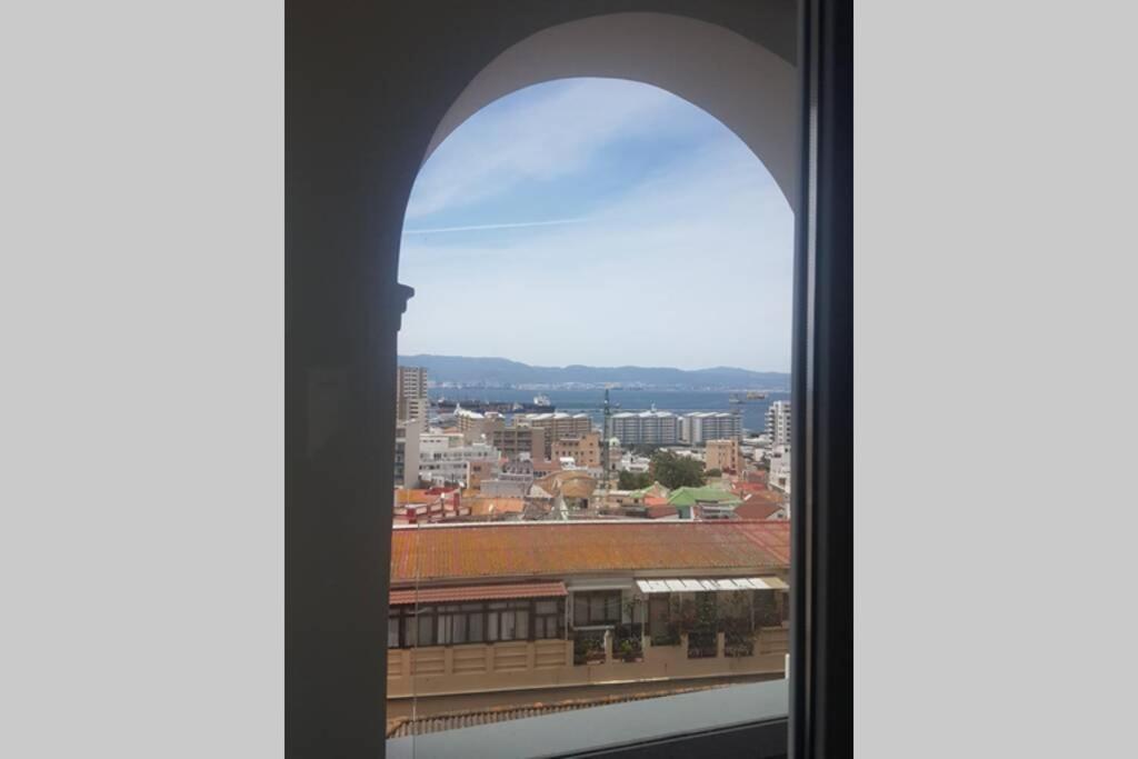 Charming Colonial Flat In Historic Building Appartement Gibraltar Buitenkant foto