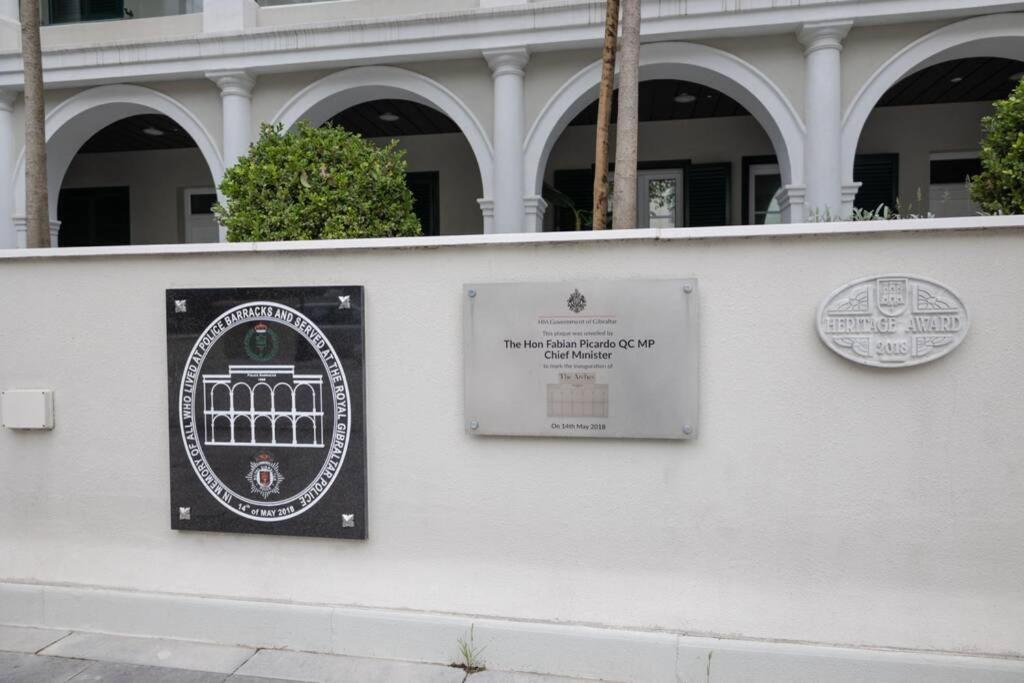 Charming Colonial Flat In Historic Building Appartement Gibraltar Buitenkant foto